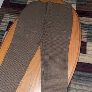 3/4 length pants. Black and gold.